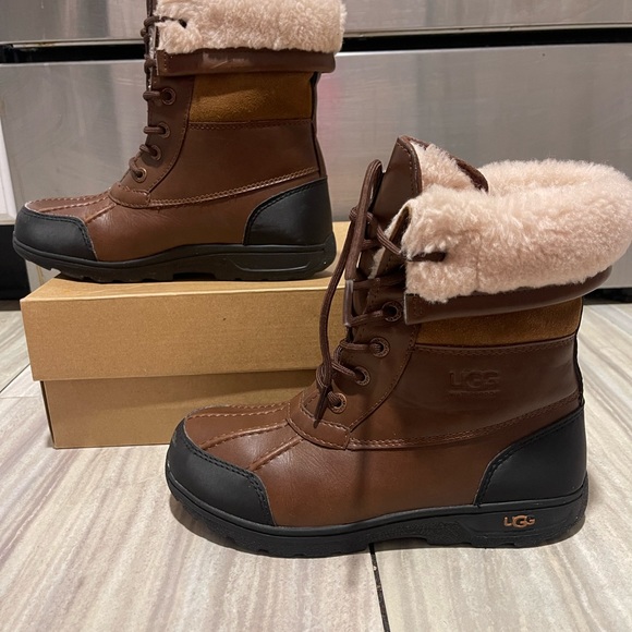 UGG Adirondack Boots - Picture 2 of 6